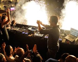 Podemos disfrutar online Richie Hawtin vs Luciano Hoy !!
