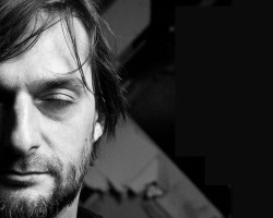 Ricardo Villalobos prepara su Voodog..