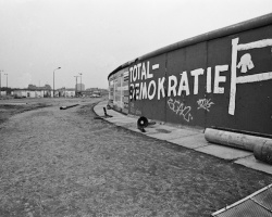 La Historia De Cómo El Techno Unificó A Berlín Después De La Caída Del Muro