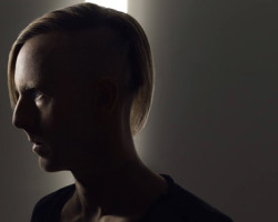 Richie Hawtin Ataca A Una Fan Durante El Time Warp