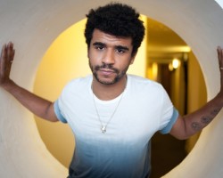 JAMIE JONES DEFIENDE AL EDM