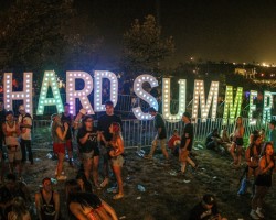MUEREN DOS JÓVENES EN FESTIVAL CALIFORNIANO HARD SUMMER FEST