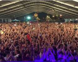 CREAMFIELDS 2015 TUVO SU NUDISTA (VIDEO)